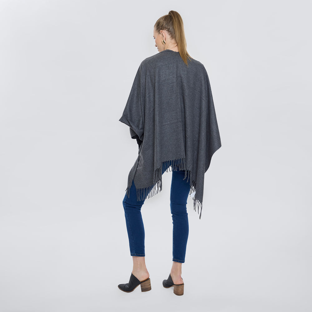 
                      
                        Poncho Tacto Suave Flecos
                      
                    