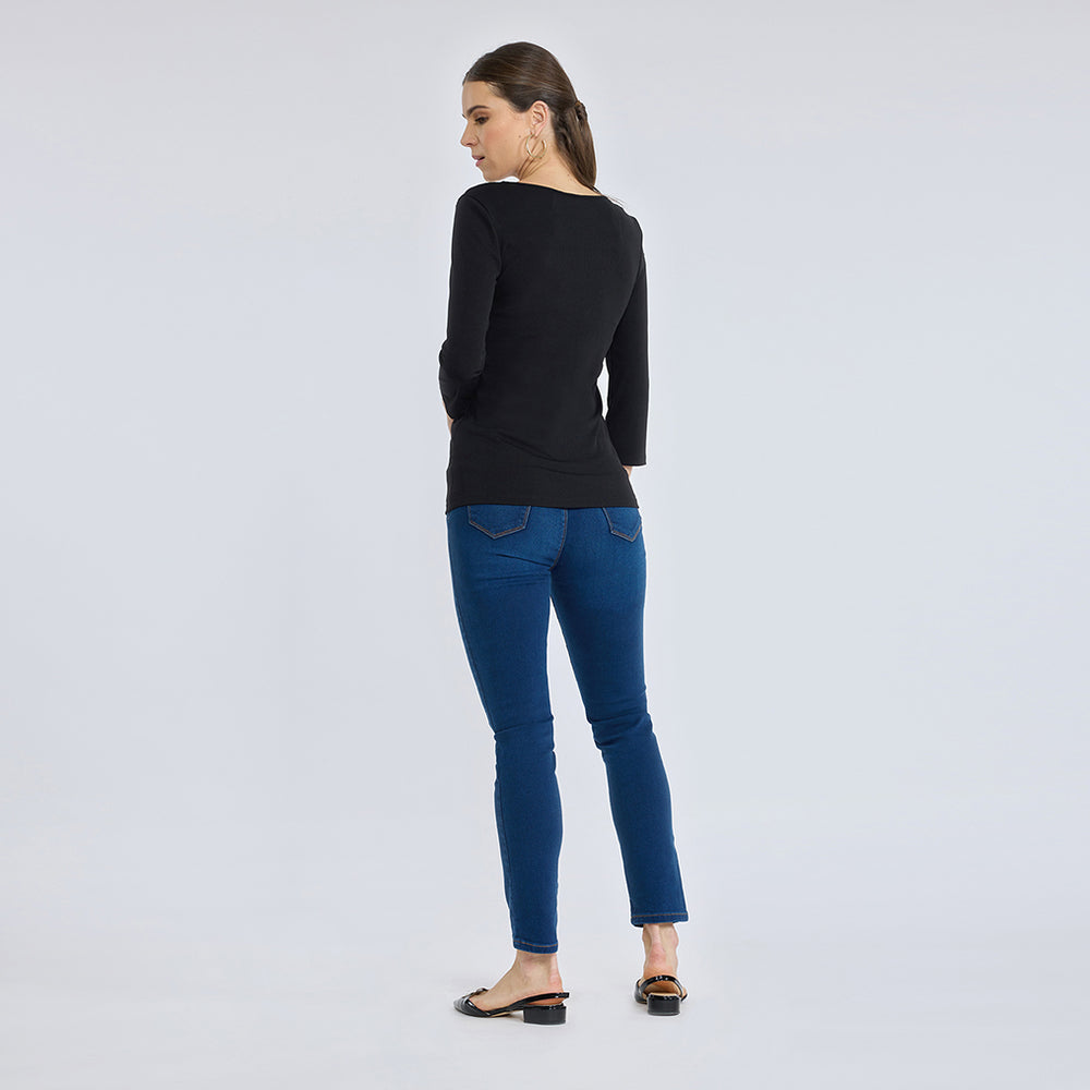 
                      
                        Blusa básica ajustable
                      
                    