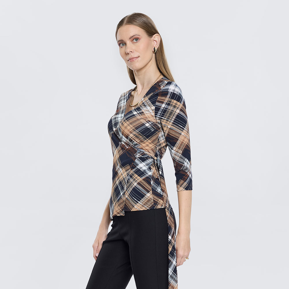 
                      
                        Blusa Plaid & Proud
                      
                    