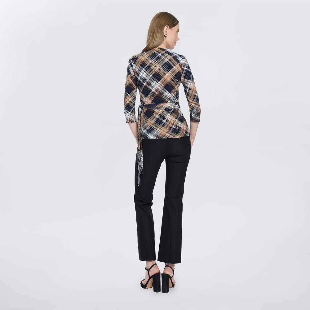 
                      
                        Blusa Plaid & Proud
                      
                    