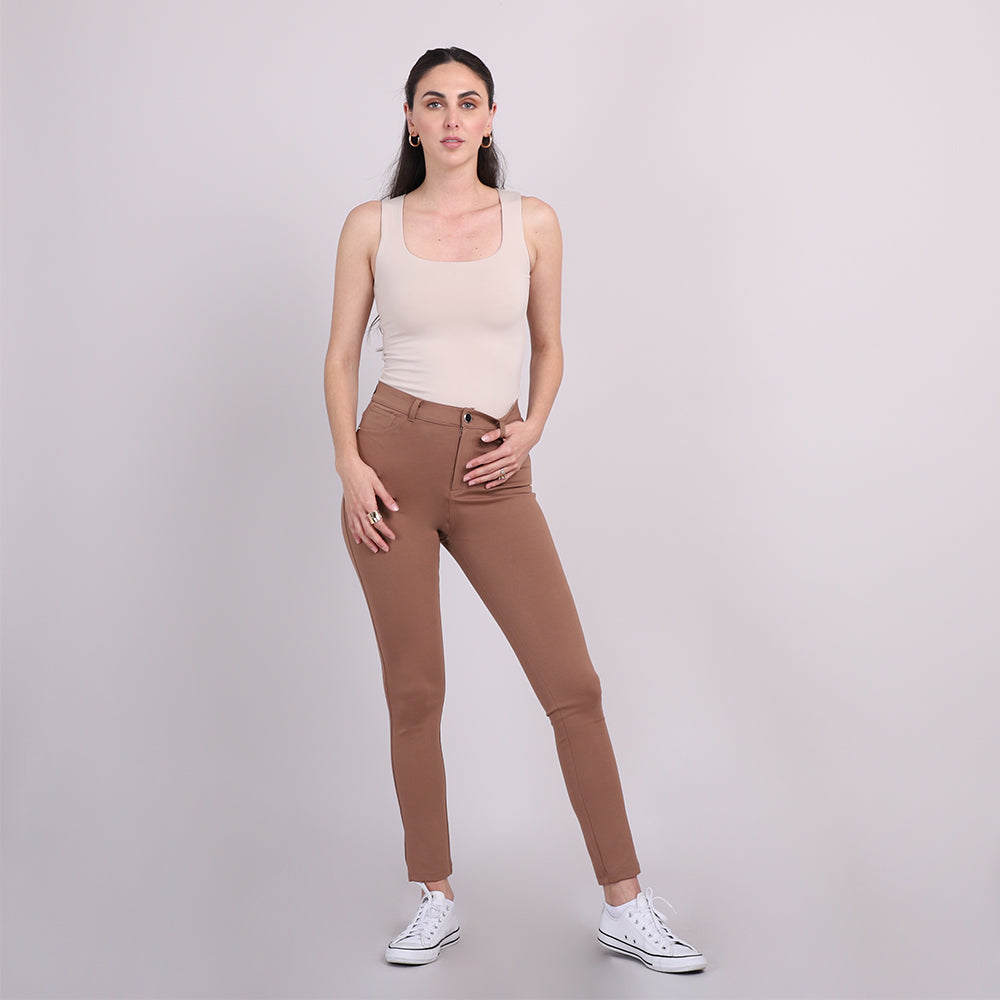 
                      
                        Pantalón Split Skinny
                      
                    